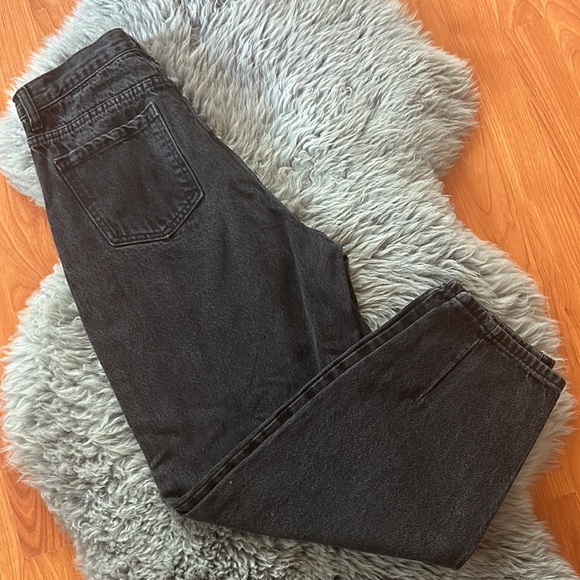 Little Mountain Mom Jeans - Picture 2 of 10